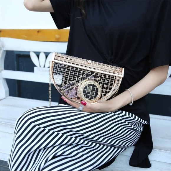 LETODE Women's Elegant Chain Cross-body Bag Metal Hollow Cage Clutch - Picture 4 of 11